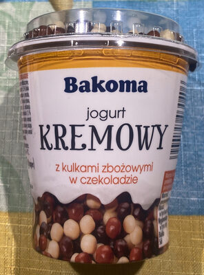 Jogurt kremowy z kulkami zbożowymi w czekoladzie Bakoma