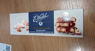 Luksusowa Mleczna z całymi orzechami laskowymi Lotte